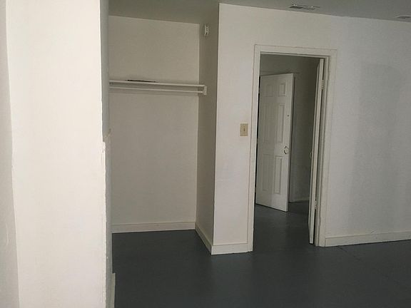 Bedroom w/ closet Space