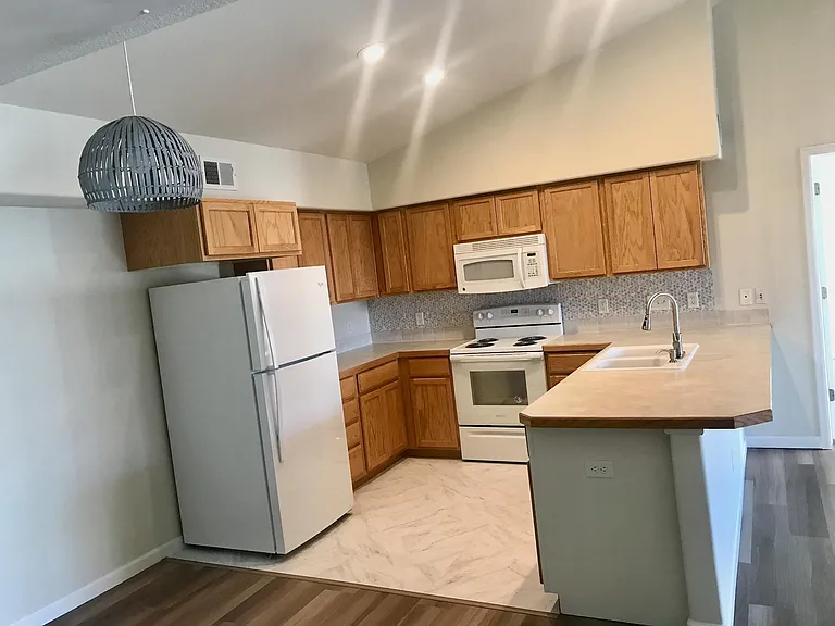 1296 Lake Cir #13H — Photo 3