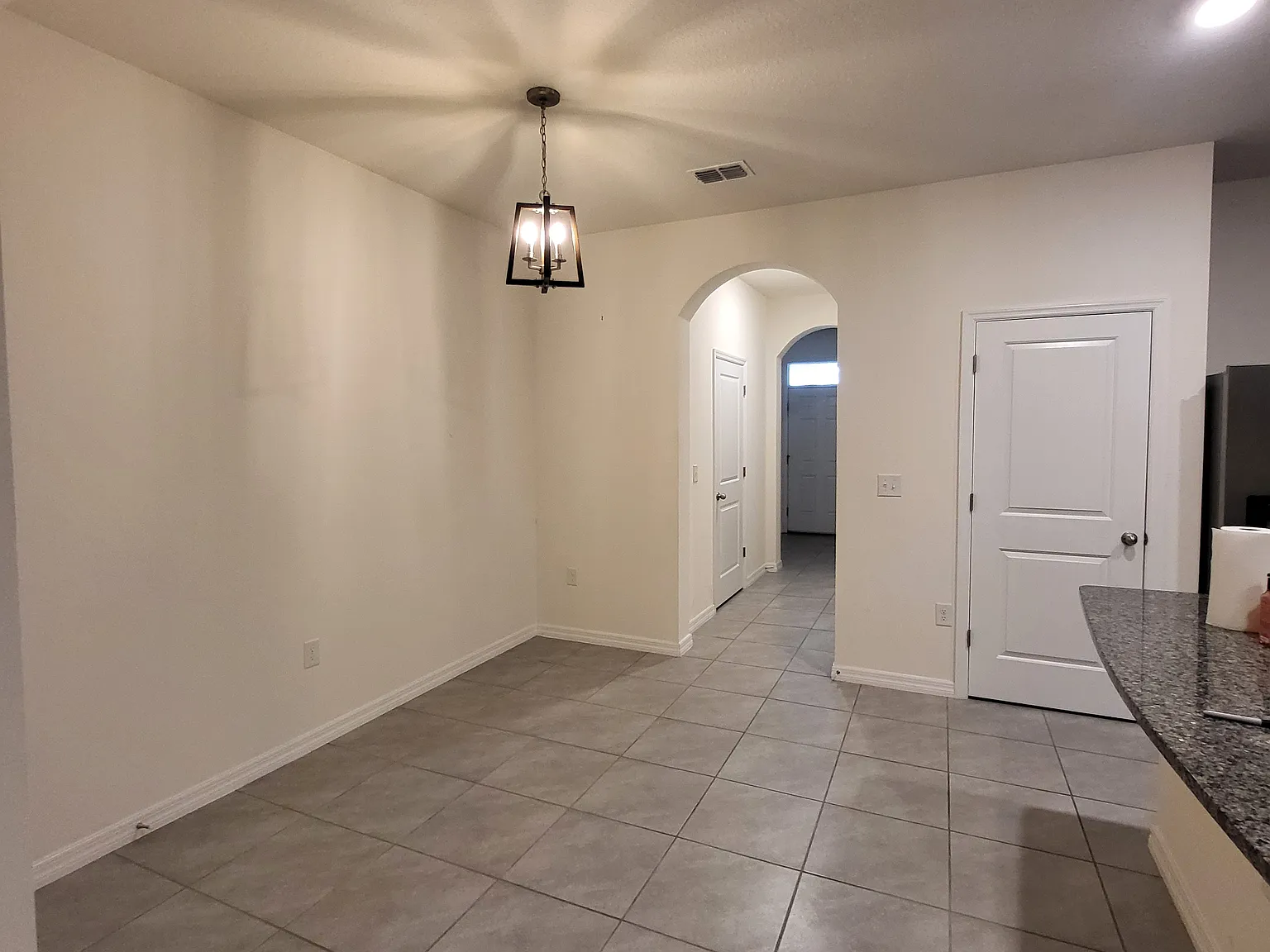 3 bed, 2.5 bath, 1673 sqft, $2,285 — Photo 4