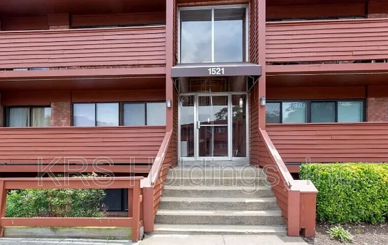 1521 S George Mason Dr #1 — Photo 1