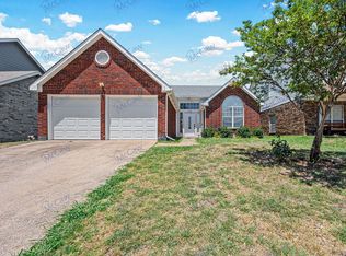 10116 Long Rifle Dr, Fort Worth, TX 76108