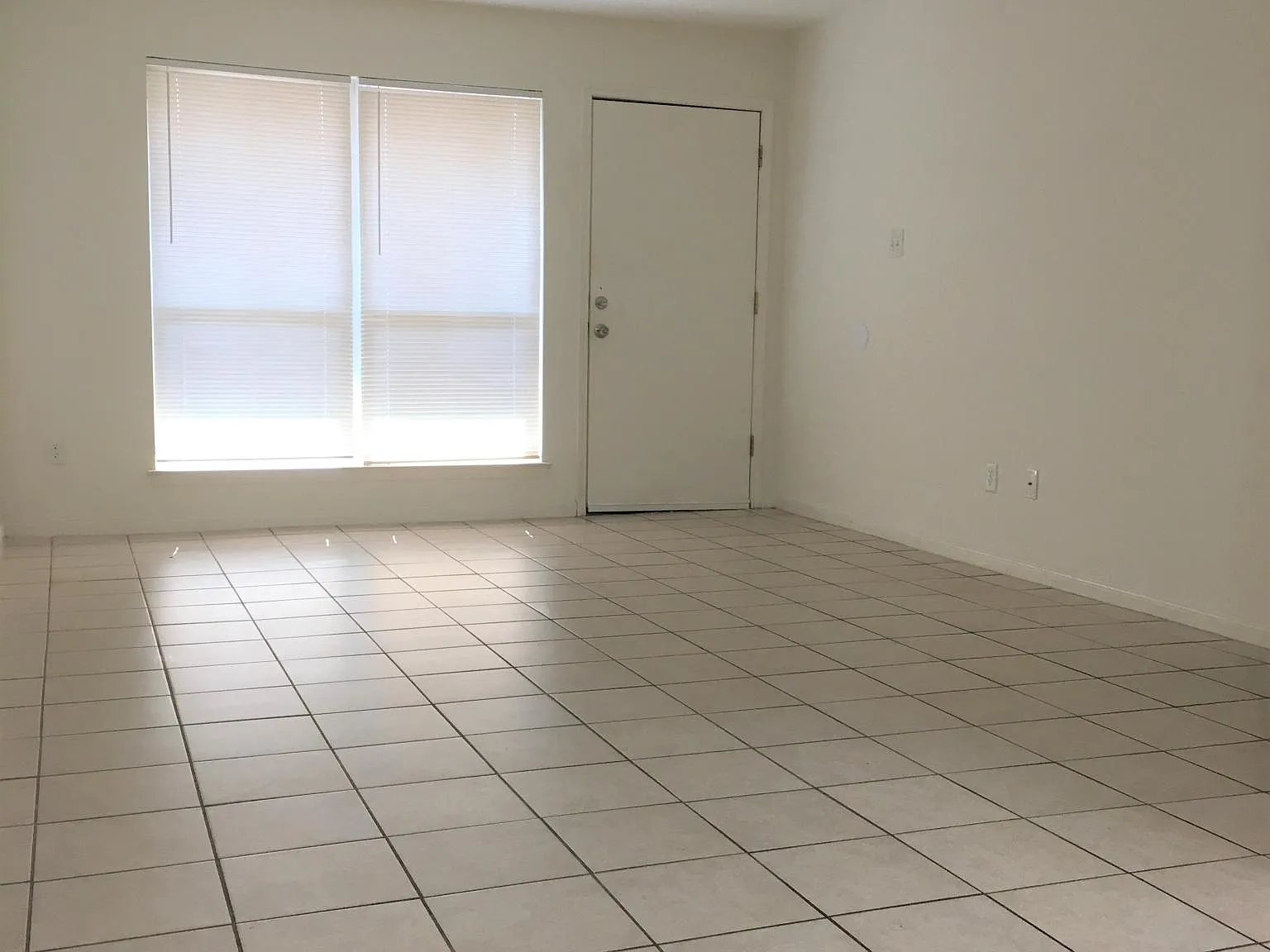 2 bed, 1000 sqft, $1,195 — Photo 2