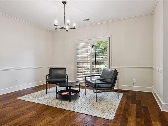 4th image of 643 Wood Valley Dr