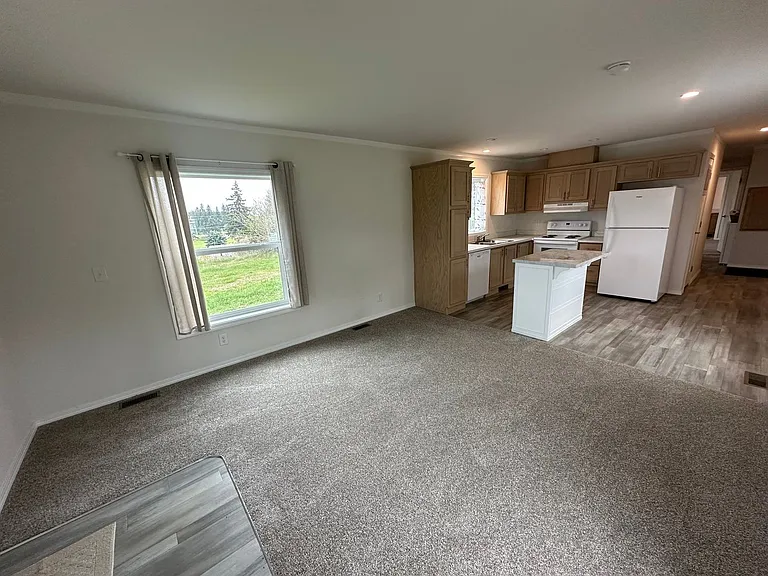 11925 Hillcrest Dr SE — Photo 17