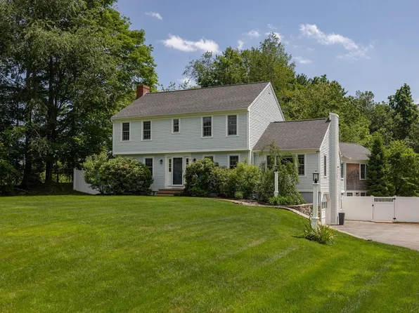 5 Coach Road, Stratham, NH 03885