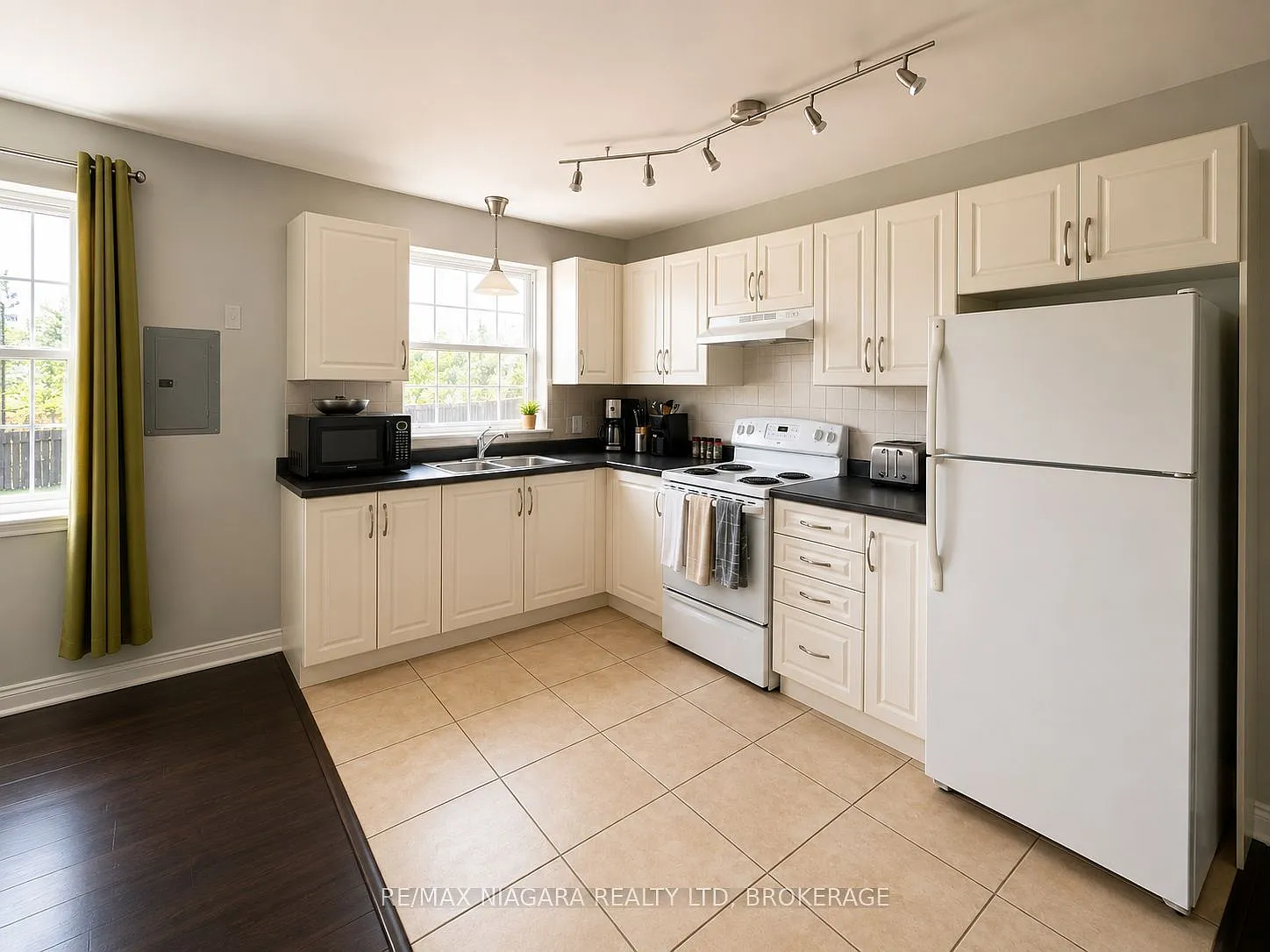 2 bed, $1,699 — Photo 4