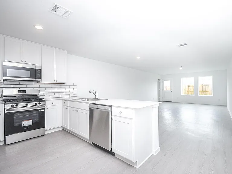 923 Capracotta Dr — Photo 9