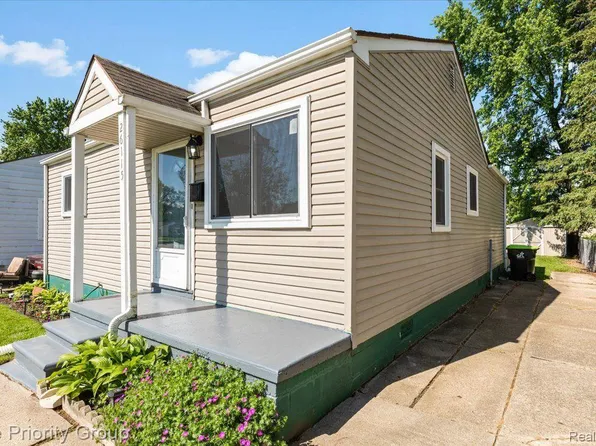 26115 Barrington St, Madison Heights, MI 48071