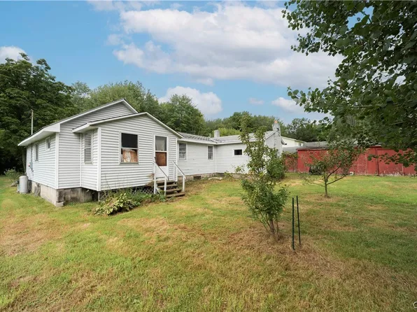 10 Vermont Dr, Fulton, NY 13069