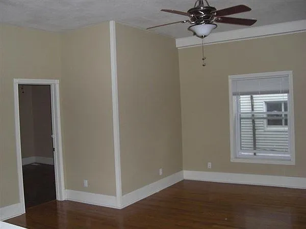 Unit B.livingroom