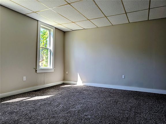 3rd image of 327 Soper St