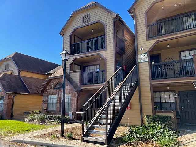 465 Forestway Cir #202
