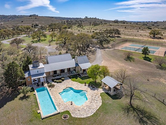 3rd image of 343 Cattle Creek Rd