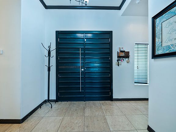 5th image of 104 Chisos Oak Dr