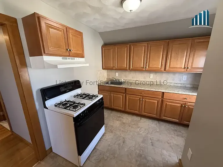 132 Hall St #3 — Photo 14