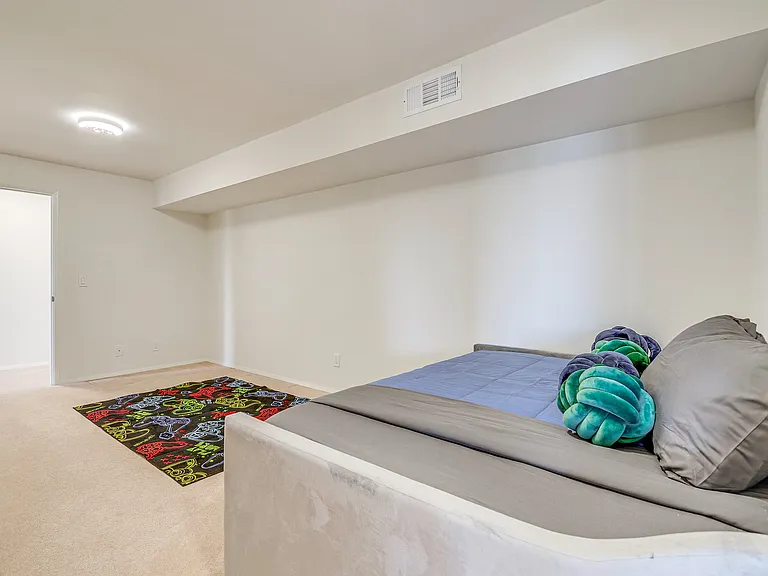 1395 Crestview Dr — Photo 25