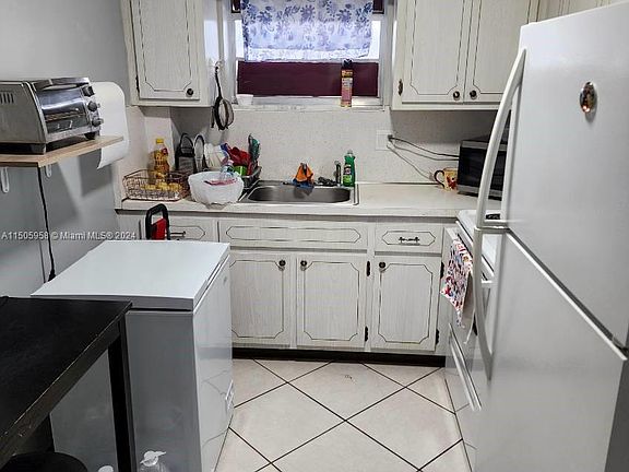 5th image of 1400 Tallwood Ave APT 204
