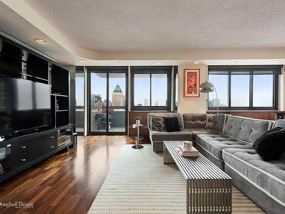 3rd image of 347 W 57th St APT 42E