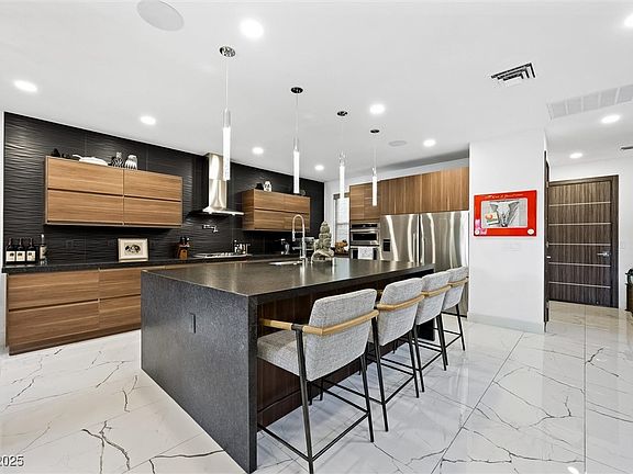 4th image of 2819 Queens Courtyard Dr