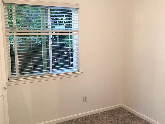 4th image of 264 Elwood St