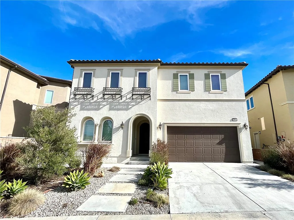 5 bed, 4.5 bath, 3328 sqft, $7,500 — Photo 1
