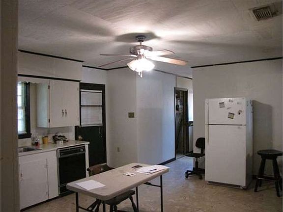 3rd image of 4320 Howard St