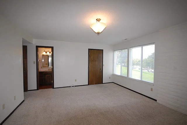 2003 Meadows Dr N — Photo 6