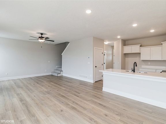 4th image of 2714 NW Reinhart Dr
