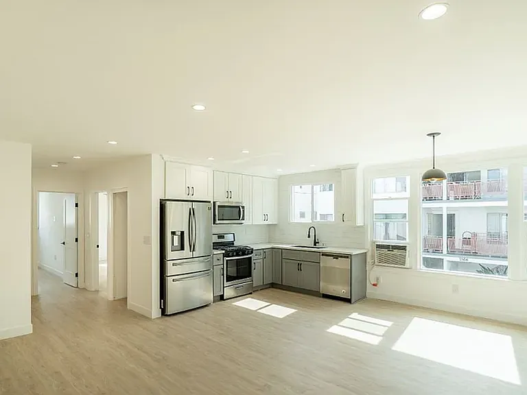 1000 N Curson — Photo 47