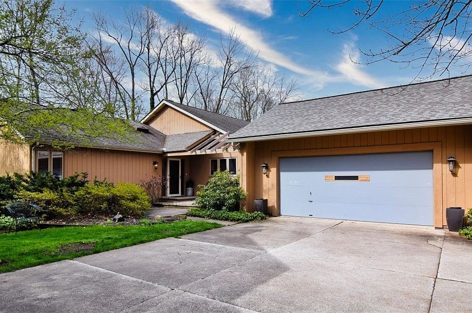 1st image of 6470 Woodhawk Dr