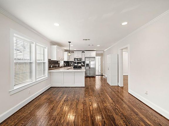 3rd image of 1327A Idylwild St