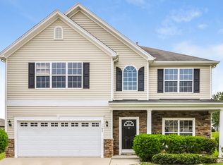 1102 Braemar Highland Dr, Zebulon, NC 27597