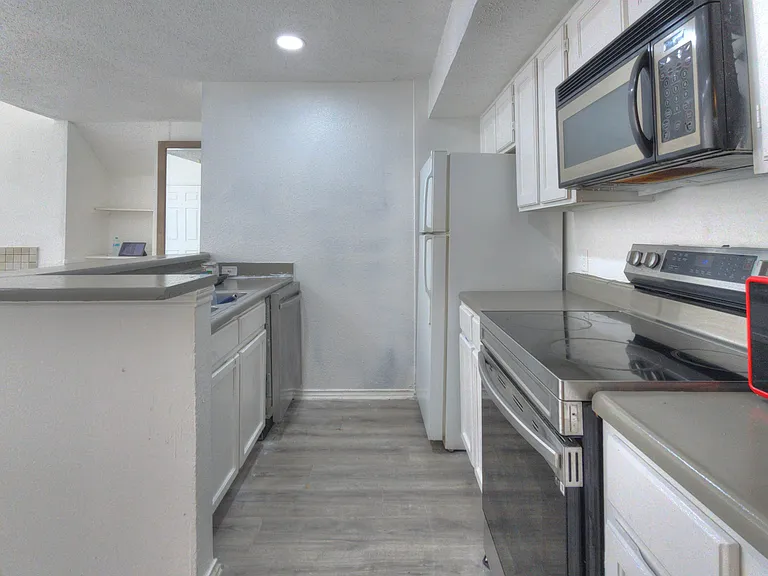 9827 Walnut St #205 — Photo 5