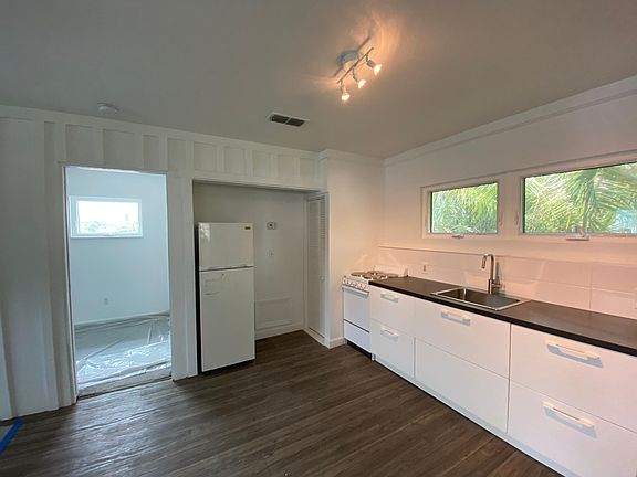 5th image of 1124 Hernando St #C-1