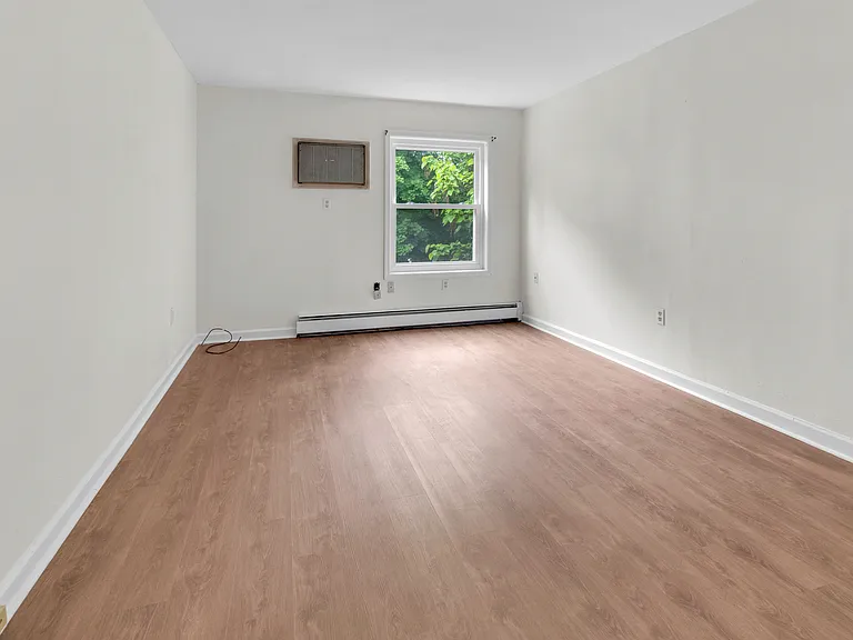 65 Montgomery Ave #G2 — Photo 2