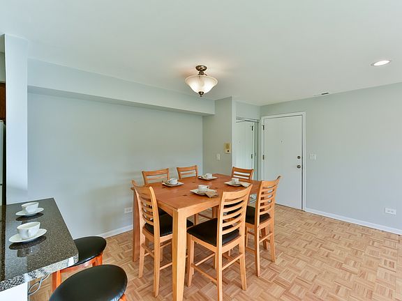 5th image of 670 Pinecrest Dr APT 301