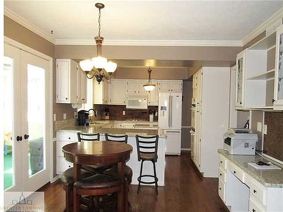 2nd image of 1820 Boxwood Ln
