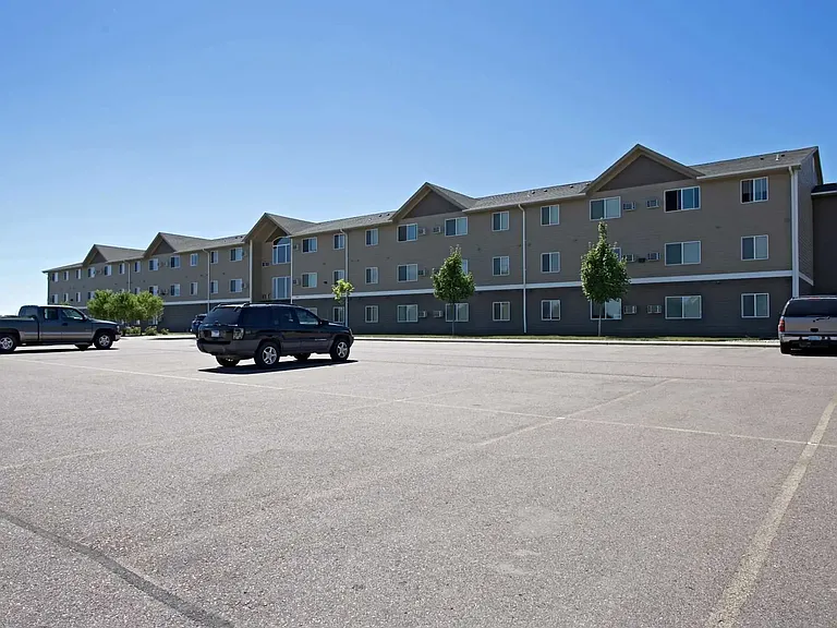 Auburn Manor Apartments — Photo 3