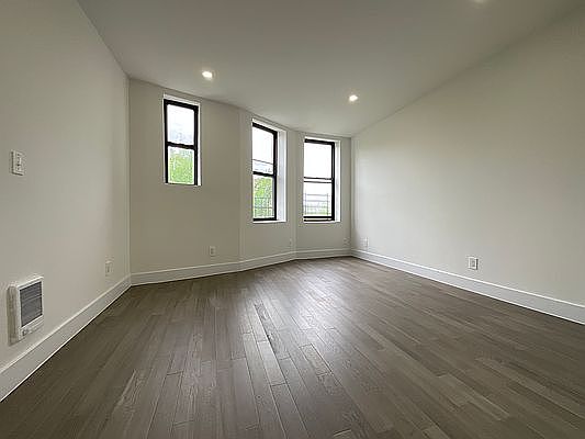 5th image of 2108 Regent Pl #3W