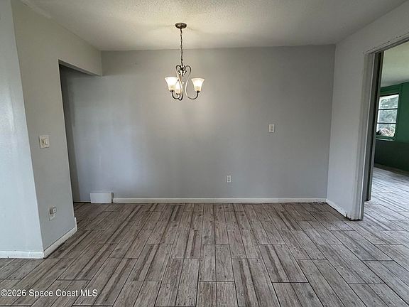 5th image of 2626 Sabrina St NE