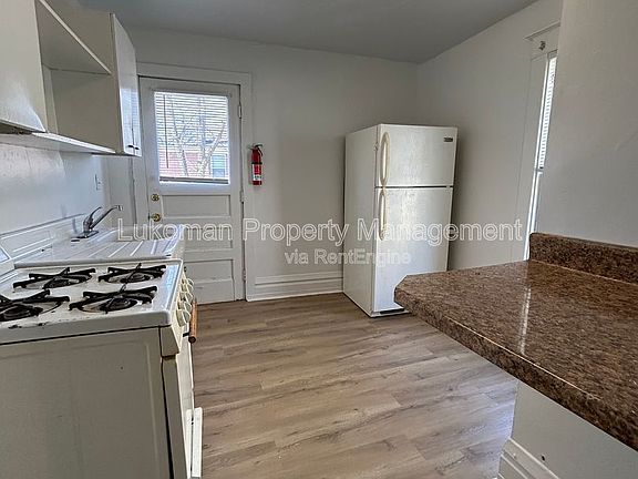 2nd image of 1324 S Westnedge Ave APT 4
