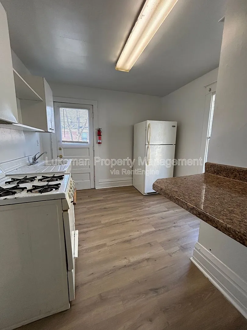 Building Photo - 1324 S Westnedge Ave #4