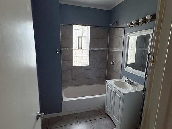 3rd image of 3850 W Van Buren St APT 3