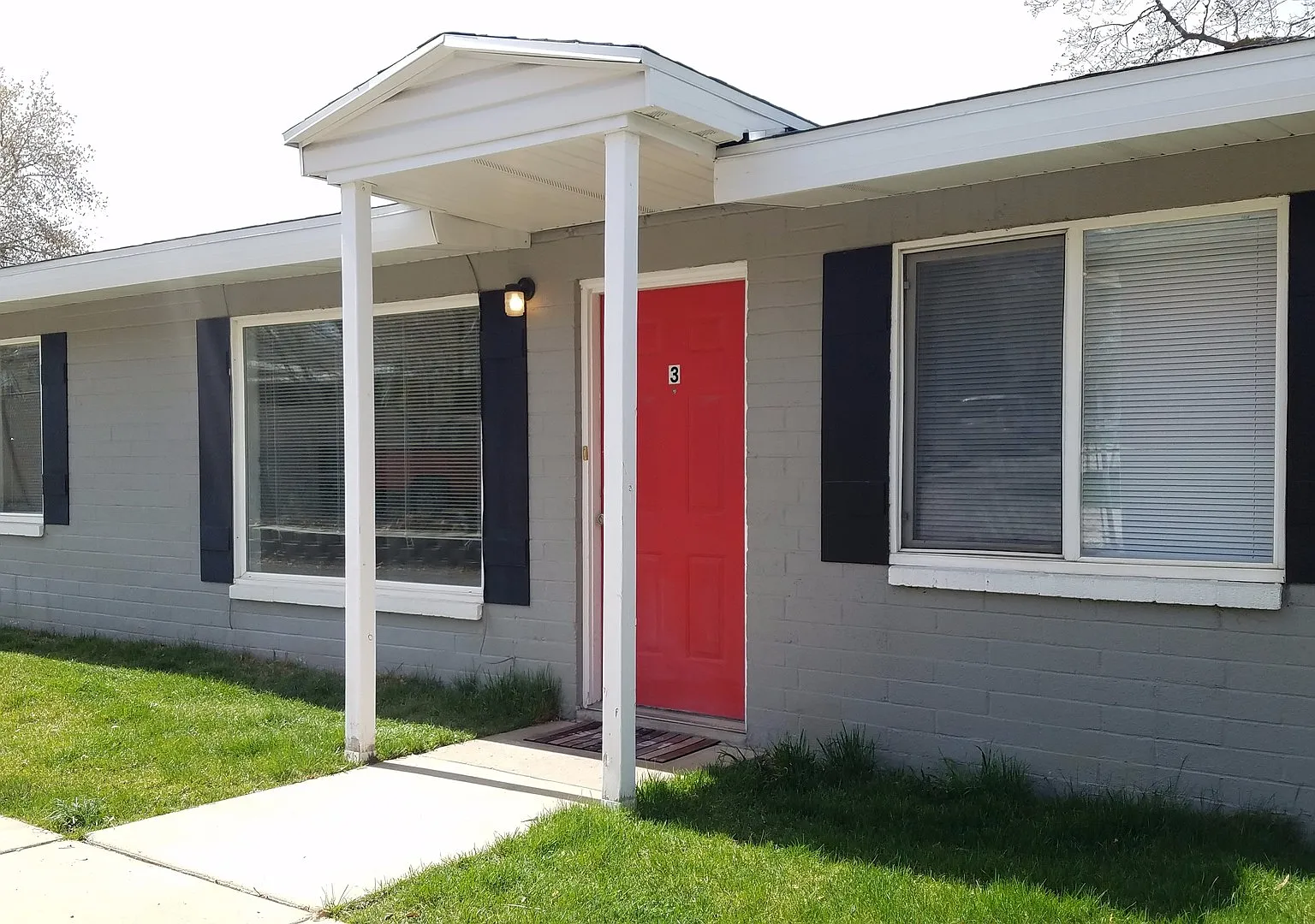 370 E. 200 N. — Photo 1
