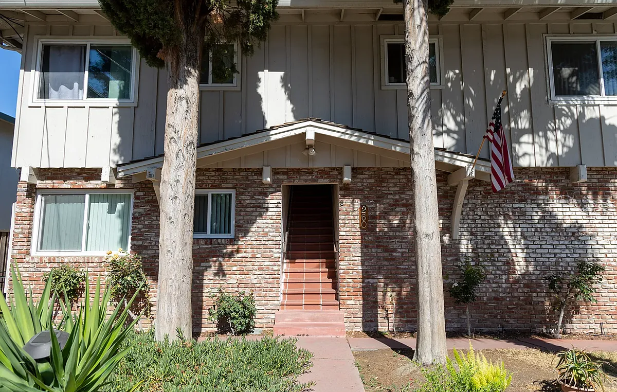 Building Photo - 260 Chiquita Ave #9