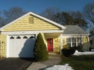 264 Edinburgh Dr, Ridge, NY 11961