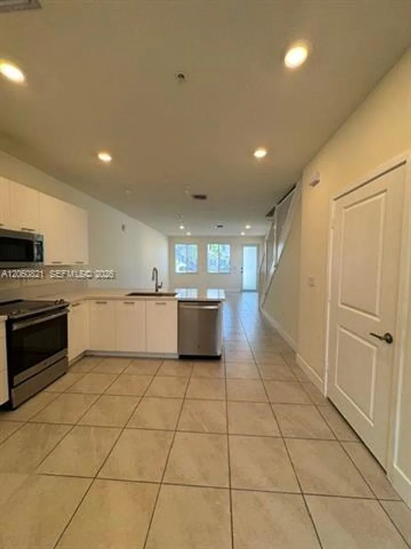 10270 NW 66th St cu-101, Doral, FL 33178 — Photo 3