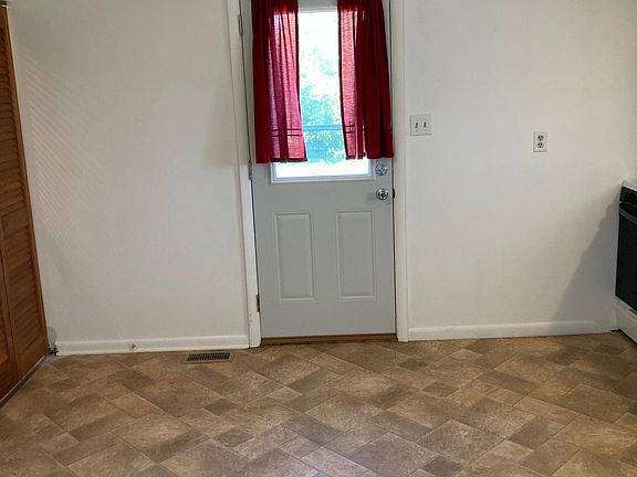 3rd image of 460 Cedar Glen Dr