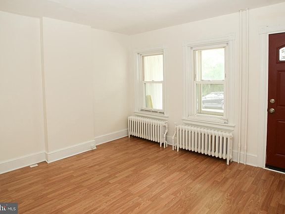 4th image of 724 Woodlawn Ave