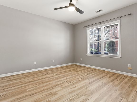 4th image of 2359 Towneview Ct SE